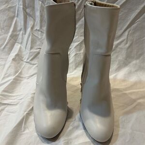 Steve Madden off white boots